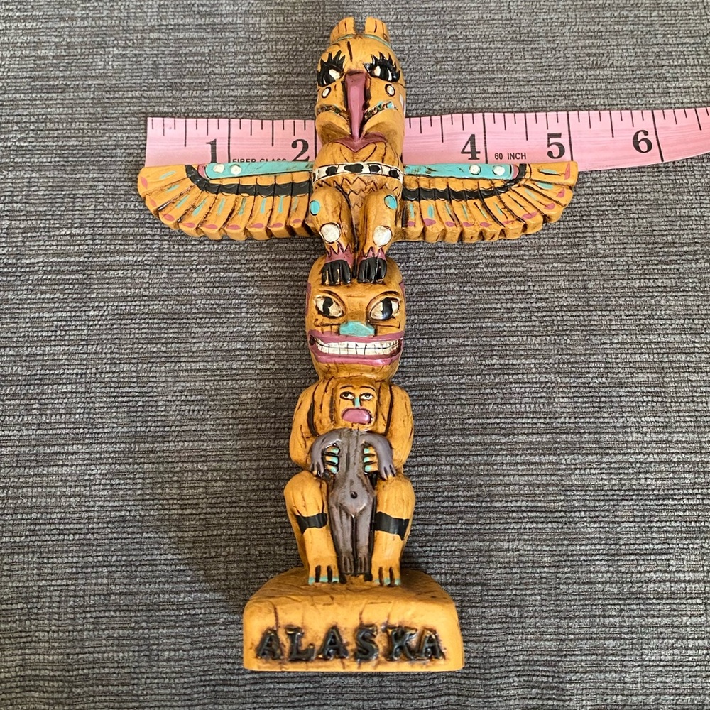 Vtg Alaska Resin Eagle Totem Pole figurine - Picture 6 of 6